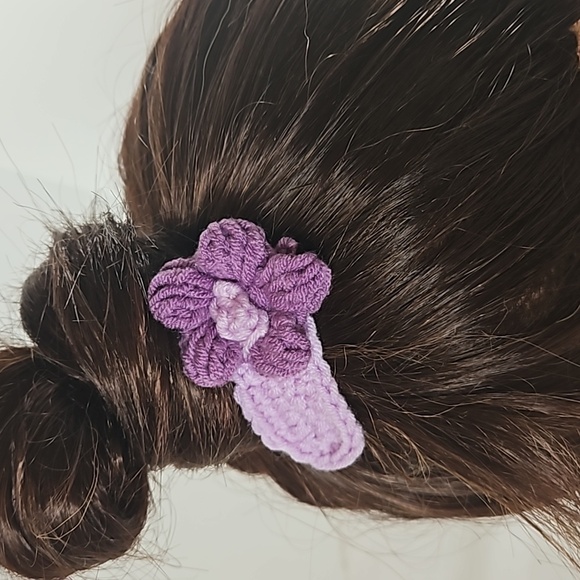 Hand Crafted Hand Knit Crochet Hair Clip Handmade Snap Clip Purple Floral Design - Picture 11 of 17